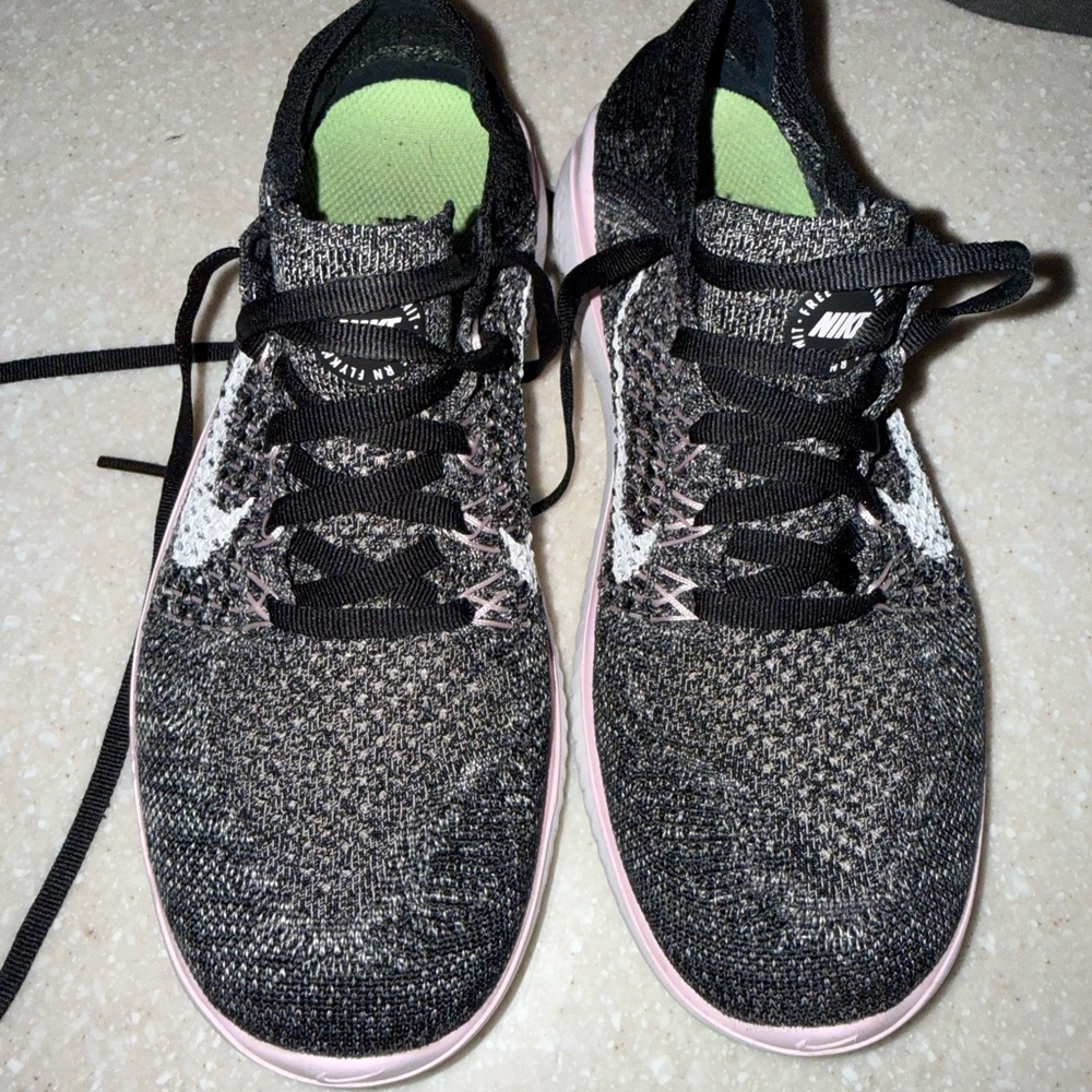 Nike Women's Black and White Knit Sneakers with Pink Sole